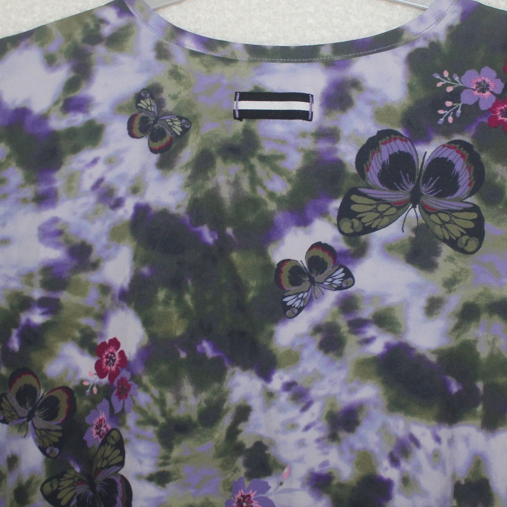PreLoved Beyond Scrubs Womens Butterfly Floral Tie Dye  Scrub top in Sz (XL) - Picture 9 of 11